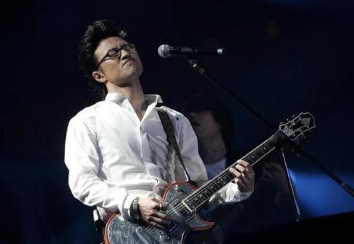 抖音爆料汪峰视频,揭秘音乐人生背后的故事